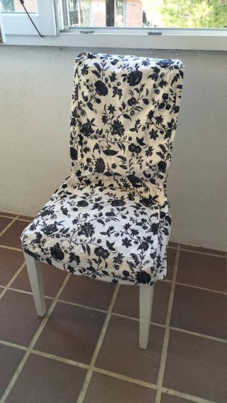 Mesa extensible y 6 sillas Ikea con dos fundas