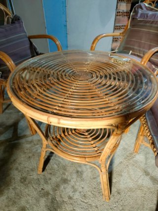 Conjunto Mesa y Sillas de Mimbre