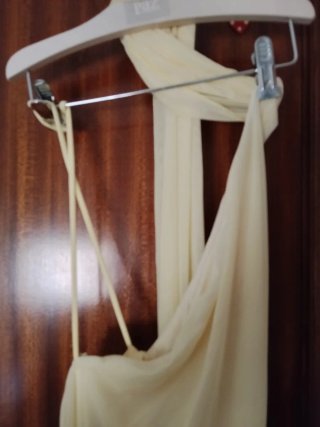 Vestido largo amarillo clarito