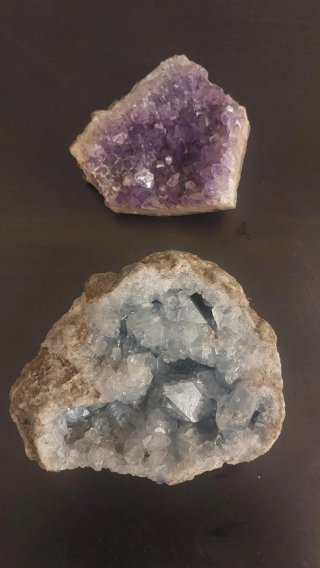 2 Minerales: Celestina y Amatista
