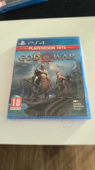 Warhammer 40K Inquisitor Martyr y God of War PS4