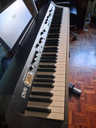 Piano Eléctrico Korg SV-1 (88) + Soporte + Funda