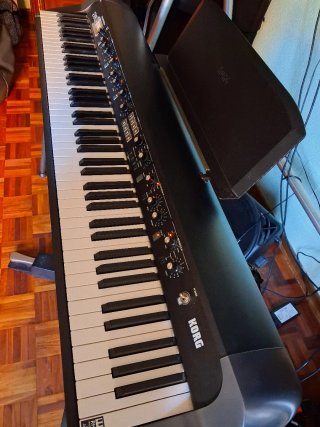 Piano Eléctrico Korg SV-1 (88) + Soporte + Funda