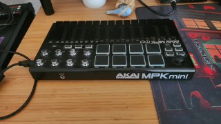 Teclado Controlador AKAI MPK Mini