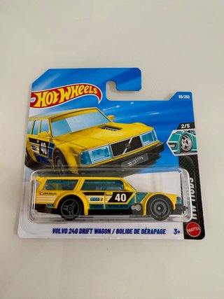 Hot Wheels Volvo 240 Drift Wagon 2/5