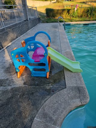 Tobogán Feber para Jardín o Piscina Niños