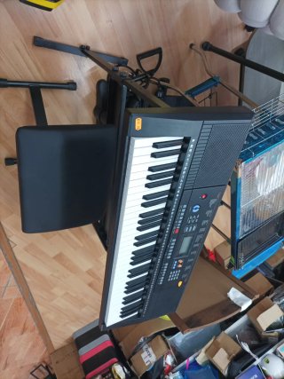 Piano para principiantes con pantalla LED