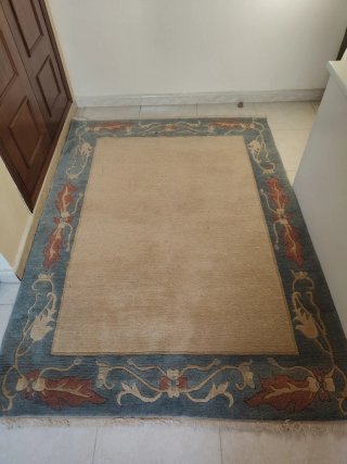 Alfombra anudada a mano con estilo Indo- Nepalí