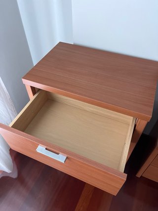 Cómoda alta de madera