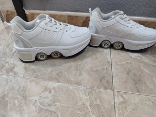 Zapatillas con ruedas blancas