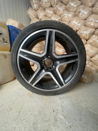 Llanta Mercedes R19