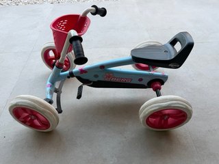 Coche de pedales Berg infantil azul flores