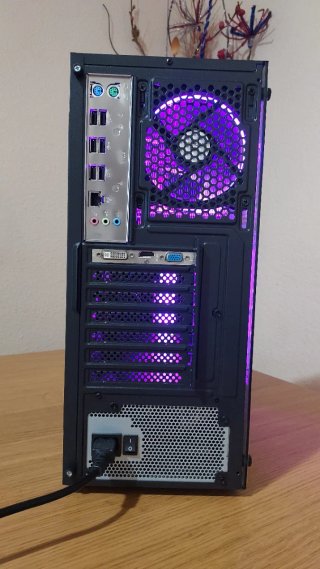 Workstation 12 Nucleos 32GB RAM NVMe+SSD HDMI