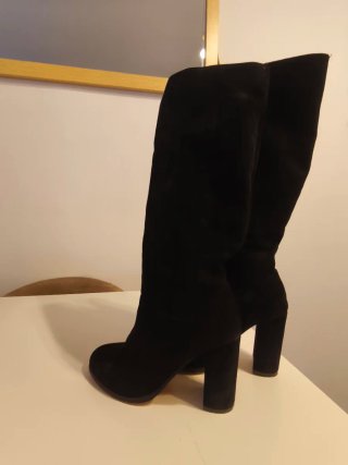 Botas altas ante tacón alto negras