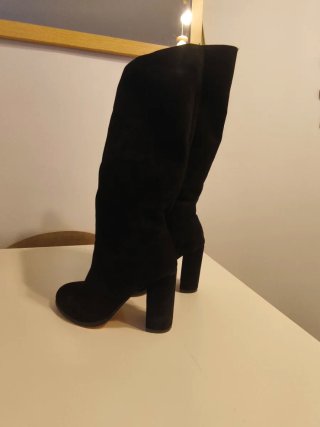 Botas altas ante tacón alto negras