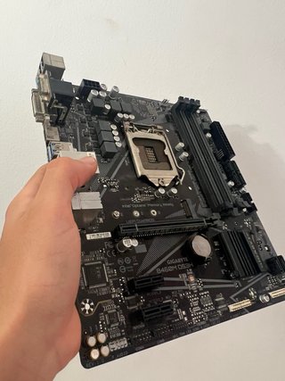 Placa Base Gigabyte B460M DS3H REPARAR!!!