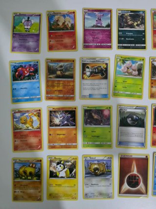 Mazzo 100 carte Pokémon