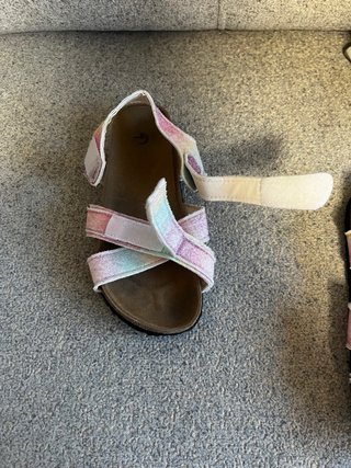Sandalias niña glitter arcoíris. Talla 32.