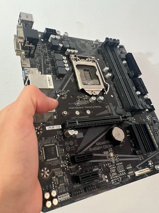 Placa Base Gigabyte B460M DS3H REPARAR!!!