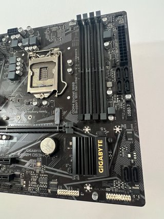 Placa Base Gigabyte B460M DS3H REPARAR!!!