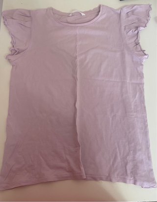 Camiseta rosa con volantes