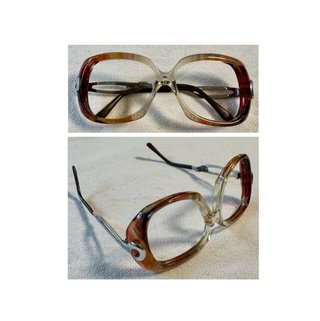 Años 70, gafas Barbudo nuevas, mujer. Estilo chic.