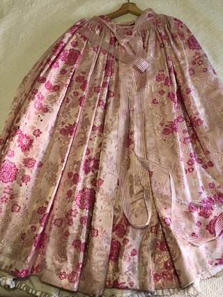 Traje de valenciana rosa
