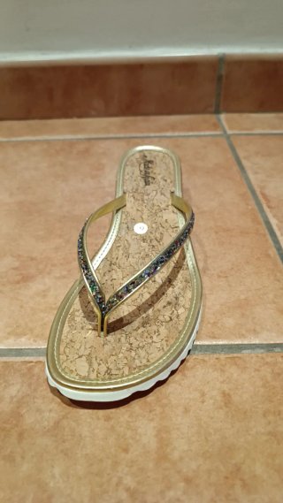 Chanclas de cuña doradas Made in Spain