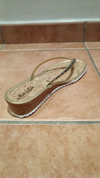 Chanclas de cuña doradas Made in Spain