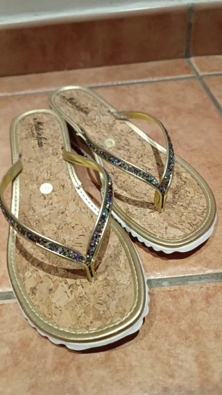 Chanclas de cuña doradas Made in Spain