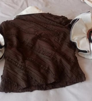 Traje de flamenca marrón y blanco, de Basi del Rio