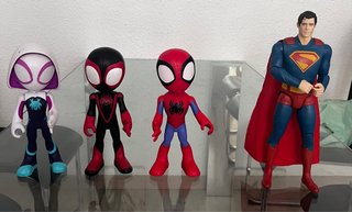 Muñecos Spiderman y Superman
