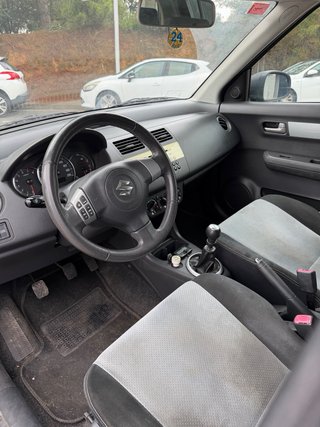 Suzuki Swift 2010  195.000km gasolina pegatina C