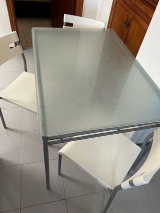 Mesa comedor cristal y patas metal