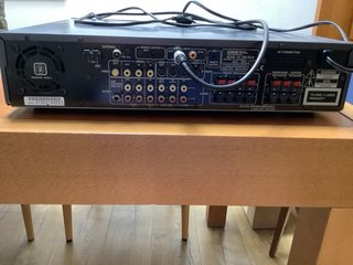 Amplificador Onkyo DR S2.0 con altavoces