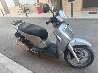 Moto Aprilia Scarabeo Gris