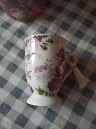 Taza con Motivos Florales.