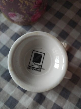 Taza con Motivos Florales.