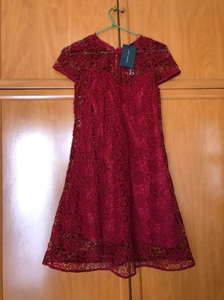 Vestido Zara encaje burdeos sin estrenar