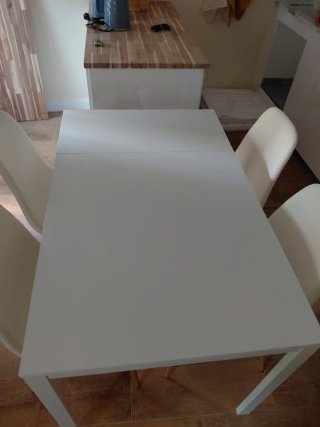 Mesa extensível com 4 cadeiras