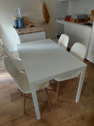 Mesa extensível com 4 cadeiras