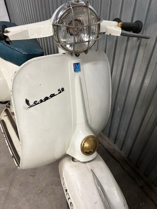 Vespa 50 Blanca