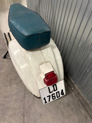 Vespa 50 Blanca