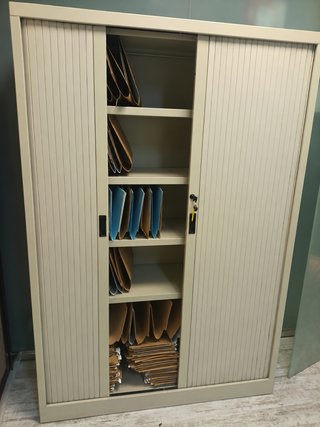 Archivador de persiana con llave y carpetas