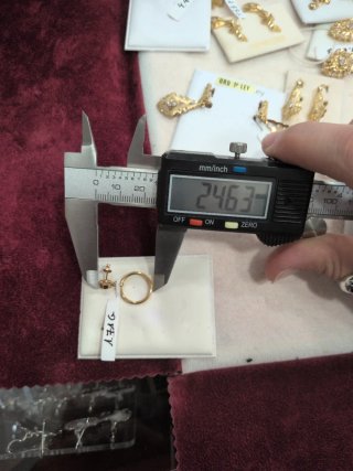 Pendientes largos oro 18k círculo y chatón