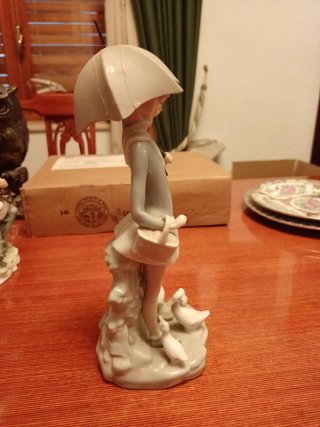 Figura Lladro Niña con Paraguas y Patos