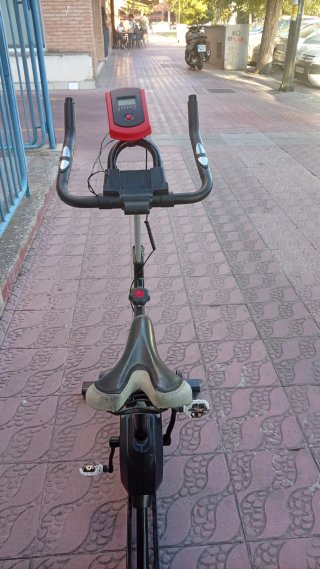 Bicicleta de Spinning con Pantalla Digital