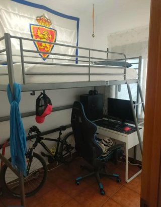Cama alta metálica Ikea