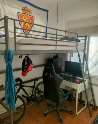 Cama alta metálica Ikea