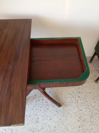 Mesa antigua extensible de madera